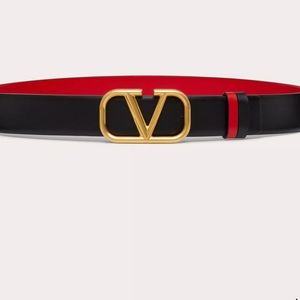 Authentic Valentino size 80 medium belt!